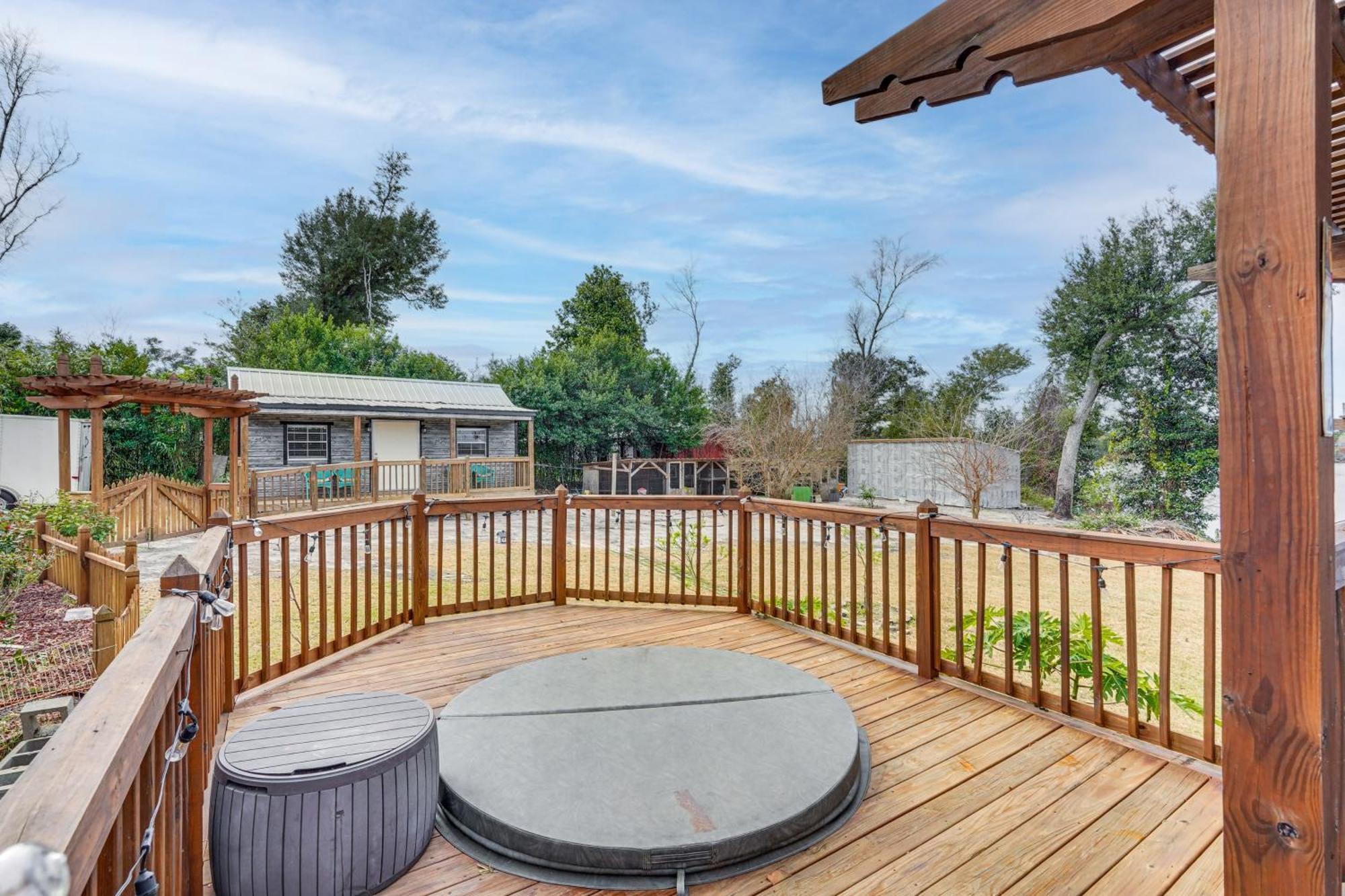 Lakefront Panama City Studio With Hot Tub Access 외부 사진