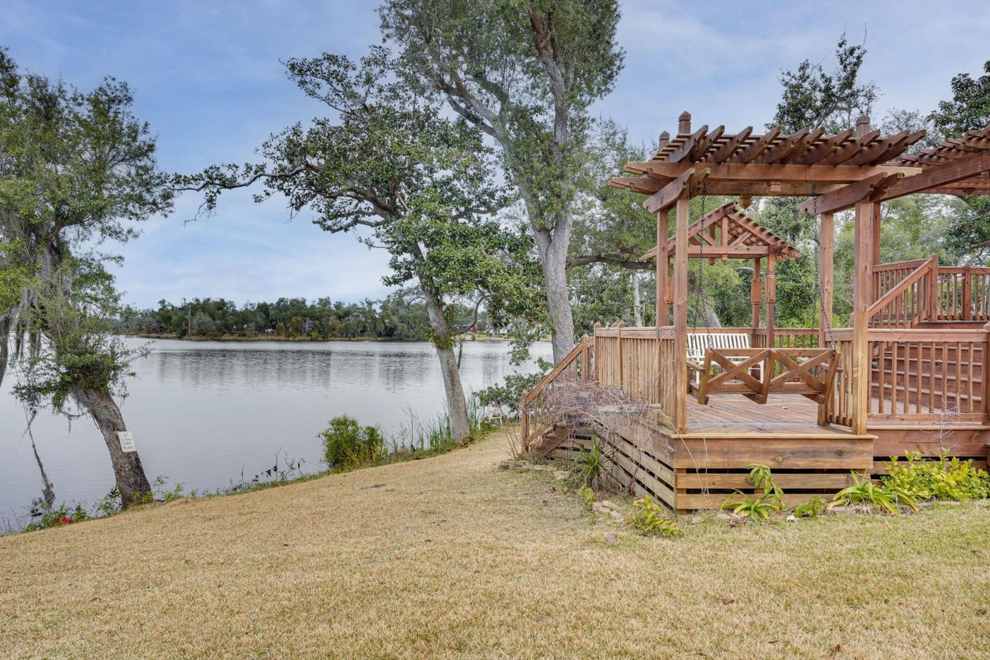 Lakefront Panama City Studio With Hot Tub Access 외부 사진