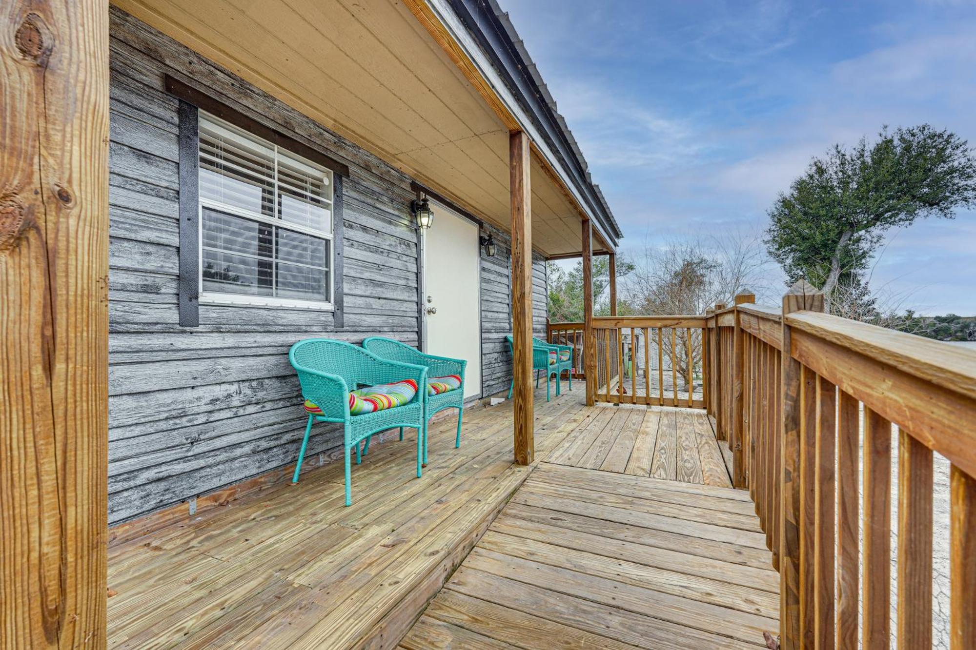 Lakefront Panama City Studio With Hot Tub Access 외부 사진