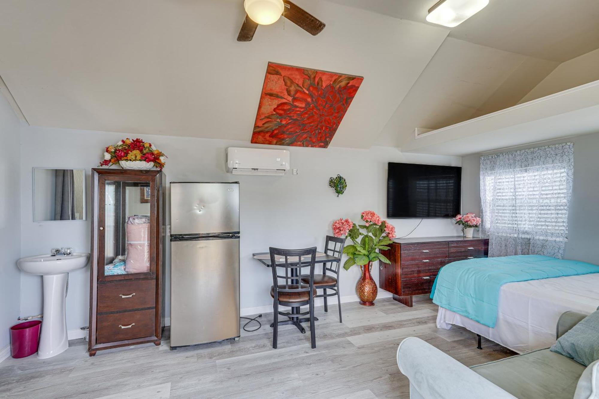 Lakefront Panama City Studio With Hot Tub Access 외부 사진