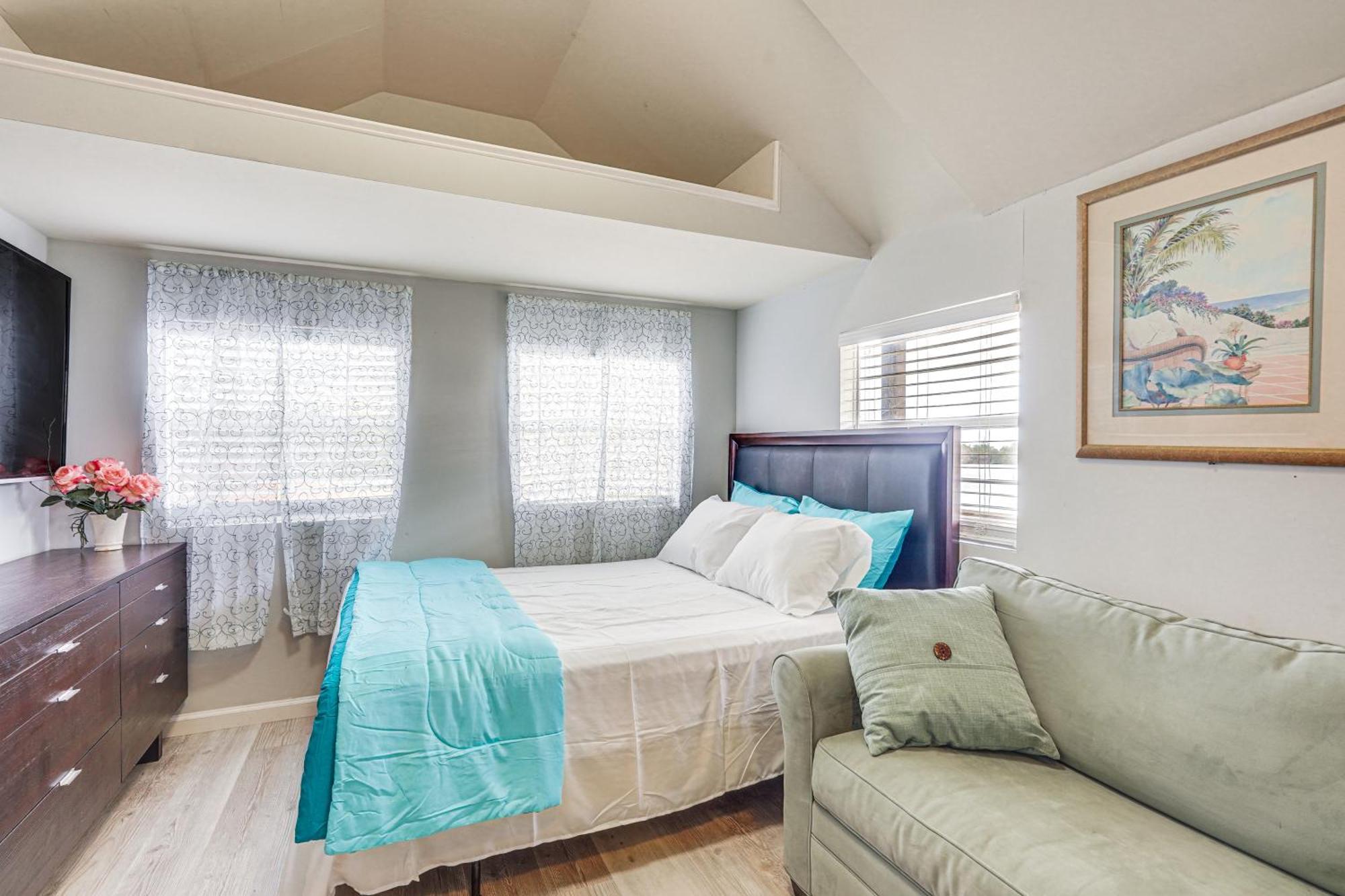 Lakefront Panama City Studio With Hot Tub Access 외부 사진
