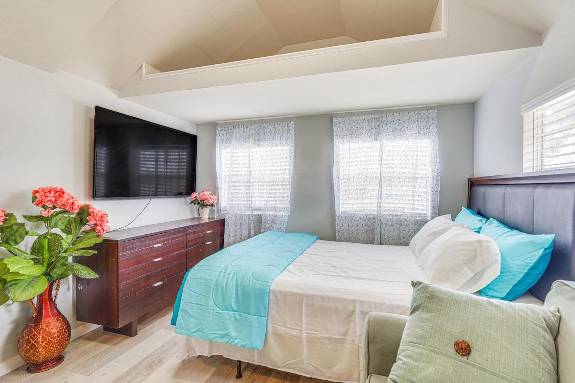 Lakefront Panama City Studio With Hot Tub Access 외부 사진