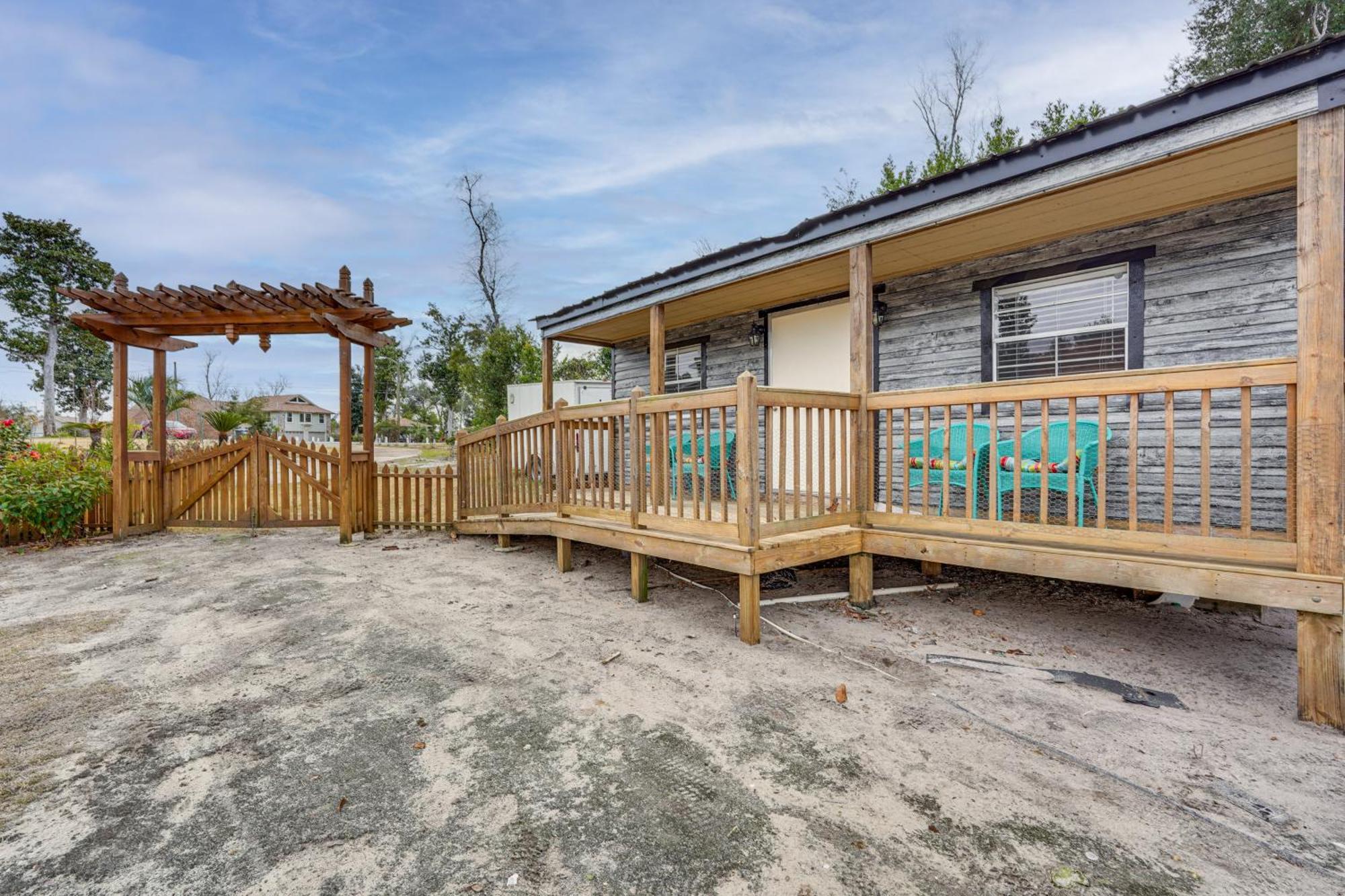 Lakefront Panama City Studio With Hot Tub Access 외부 사진