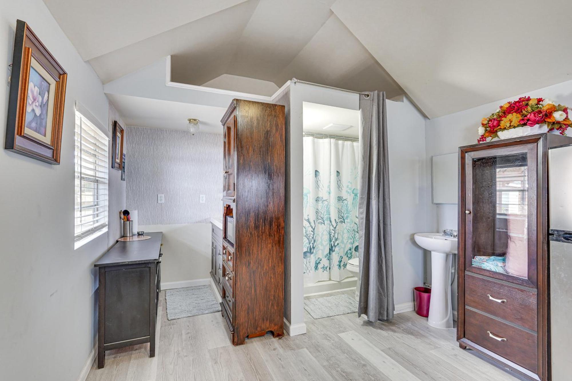 Lakefront Panama City Studio With Hot Tub Access 외부 사진