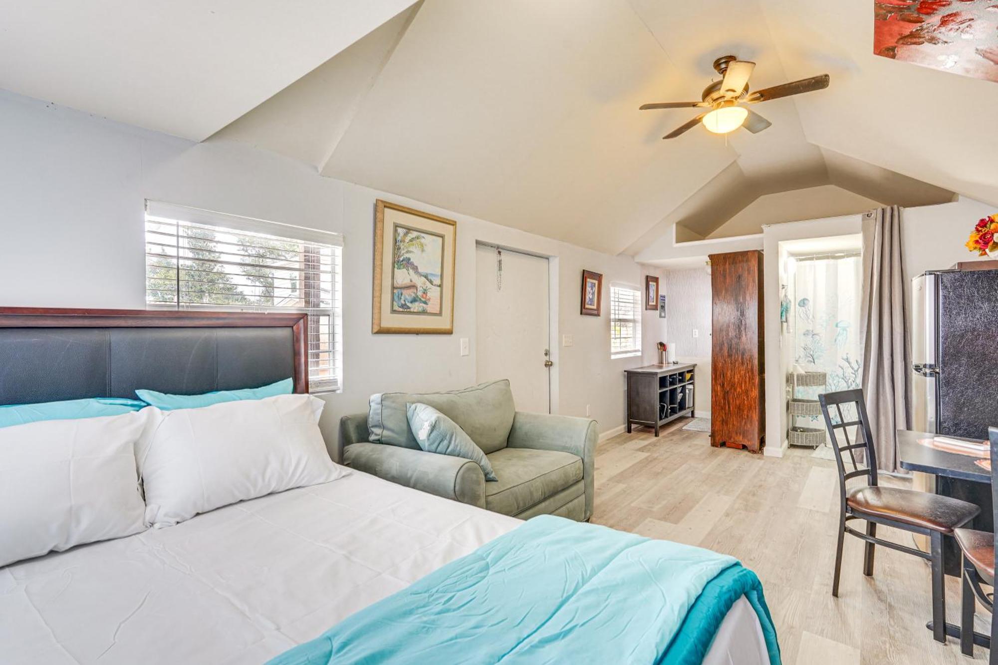 Lakefront Panama City Studio With Hot Tub Access 외부 사진