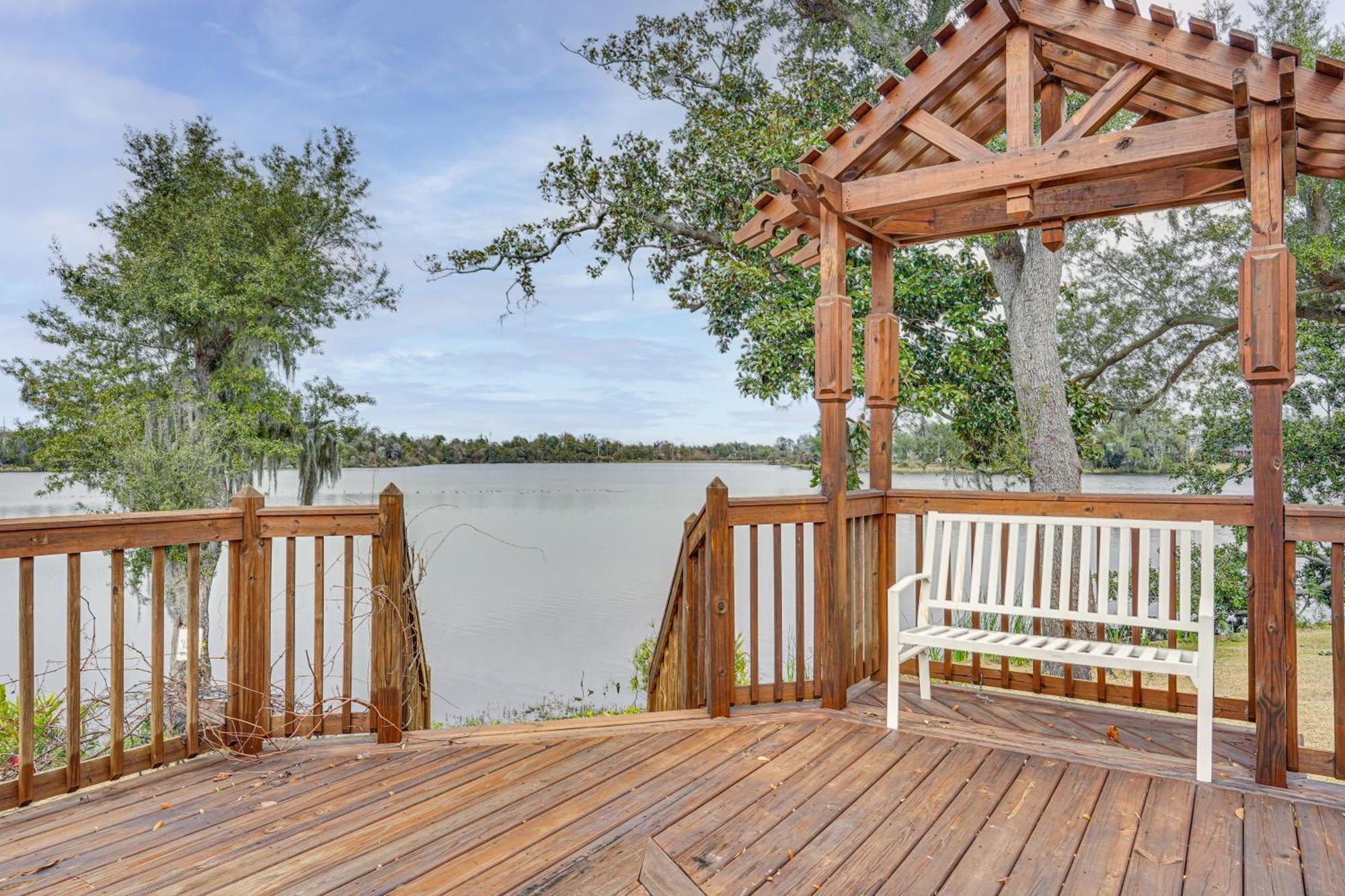 Lakefront Panama City Studio With Hot Tub Access 외부 사진